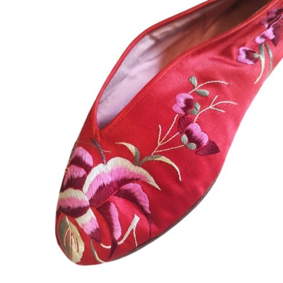 1960s Vintage Red Satin With Embroidered Flowers Chinese Slippers Shoes Flats - Picture 6 of 8